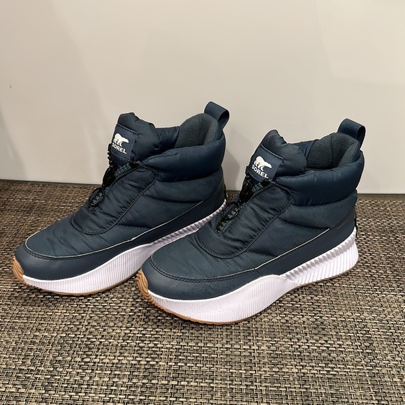 Sorel, Out N About Puffy Zip Boots - Picture 5 of 5